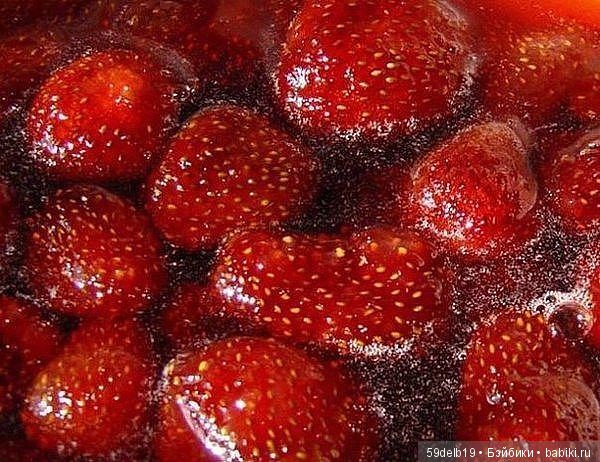 Клубника поспела - ароматом манит