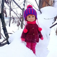 Любопытная Варвара в зимнем лесу