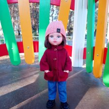 Карина на детской площадке