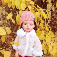 Спешит, кружит листвою осень