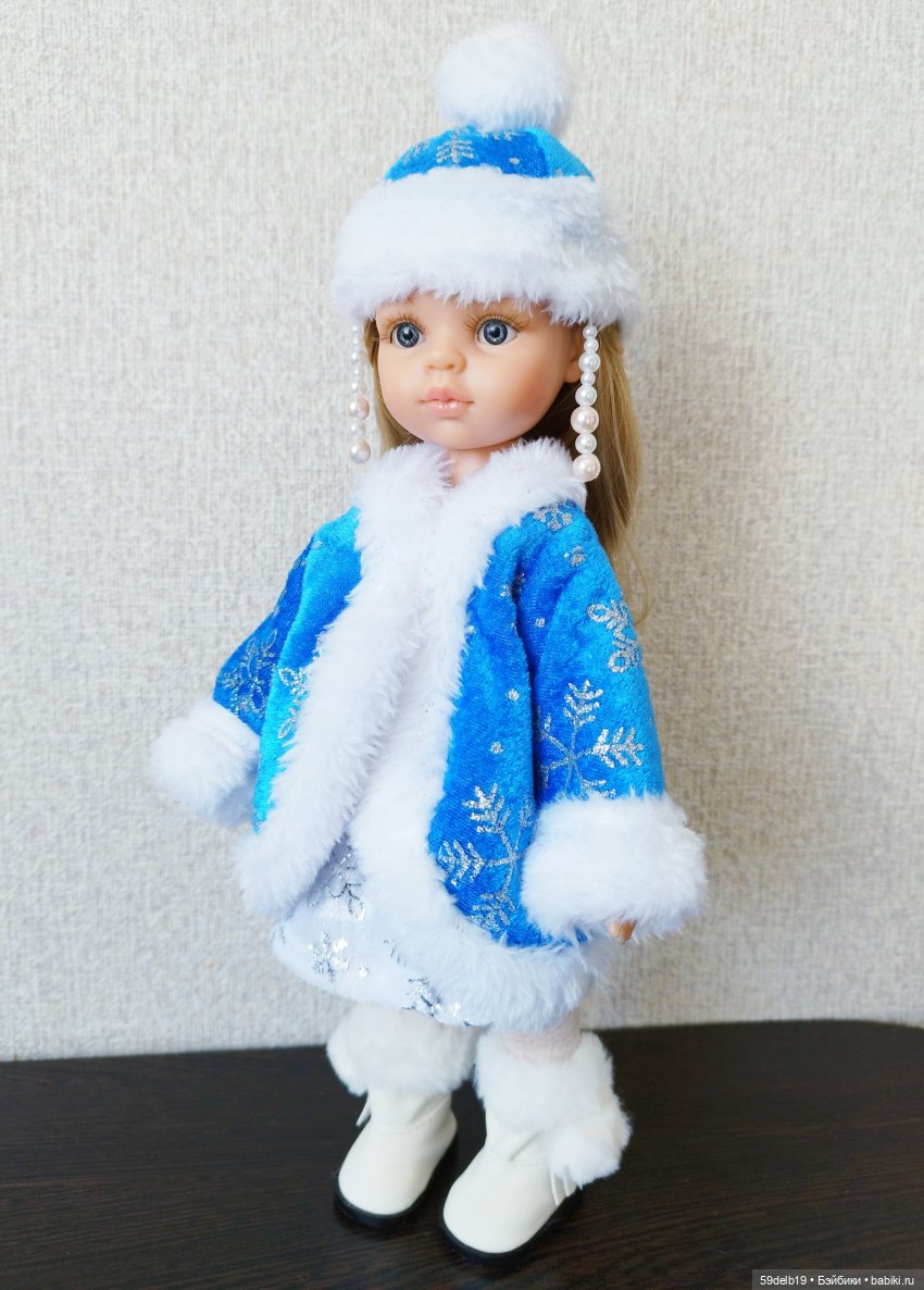 У нас новые белые сапожки