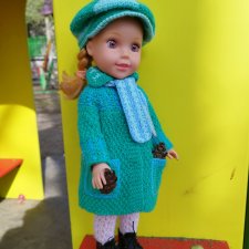 Кукла Катя на детской площадке