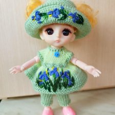 Комплектик для баболечки ростом 15 см с вышивкой "Голубые ирисы"