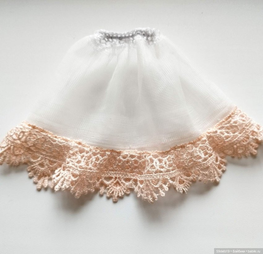 Дождь целый день барабанит в окошко