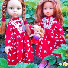 Сёстры в одинаковых платьях