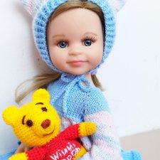 Василиса в новом наряде с Винни Пухом