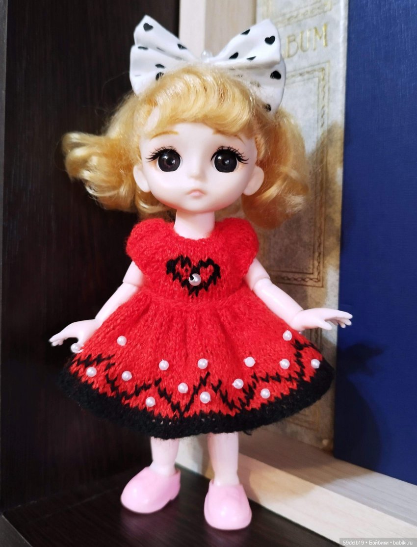 Я Минни, Микки Мауса подружка, Ношу красивый бантик на макушке. Умею пирожки печь и печенье, Люблю своих друзей и приключения.  © Источник: детский портал «Солнышко» https://solnet.ee/umnoteka/stihi_638