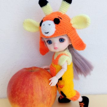 Тея отдыхает, а Лея получает новые нарядики