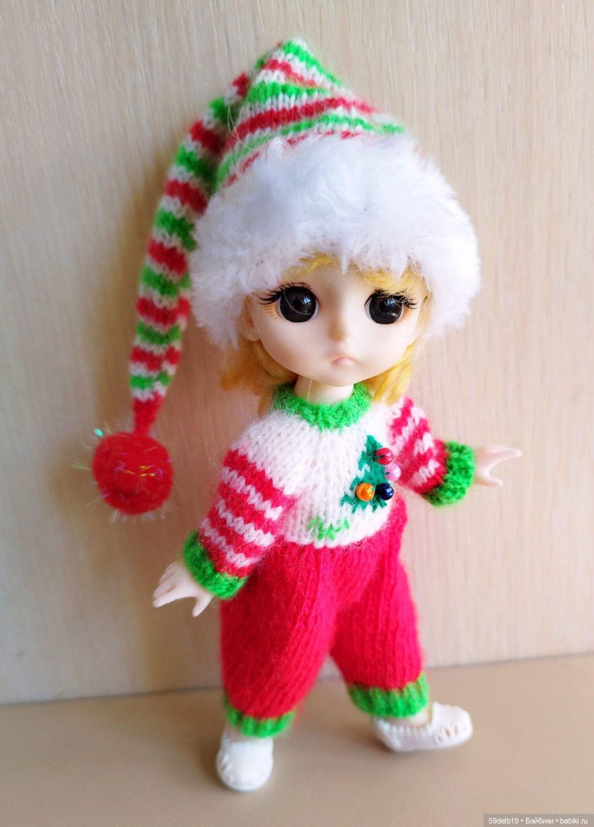 Что такое Новый год? Это дружный хоровод, Это смех ребят веселых Возле всех нарядных елок.