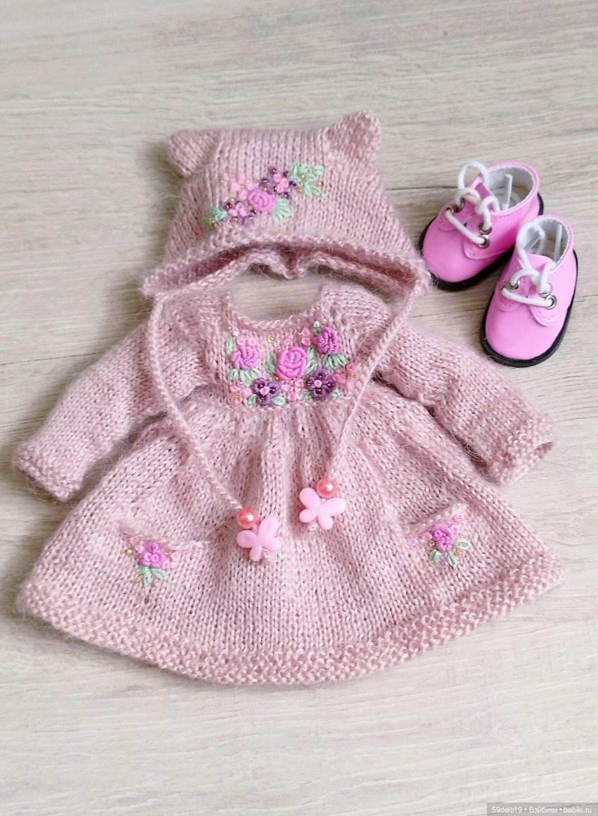 Платье и шапочка из мохера с вышивкой для куклы паола рейна | Бэйбики Платье и шапочка из мохера с вышивкой для куклы паола рейна (фото 2)