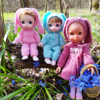 Малышата в весеннем лесу