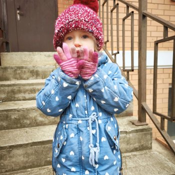 Яркие перчатки для внучки 4-х лет