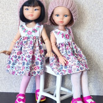 Двум сестричкам по одинаковому платью