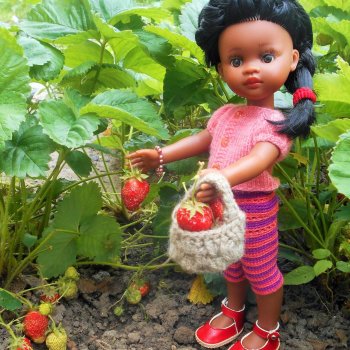 Зреет на даче клубника