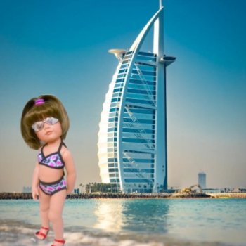 Мир зелёного цвета между синим и синим