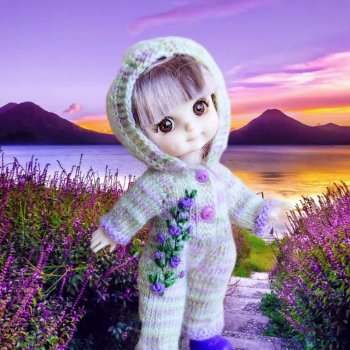 Баболька Эля в новом нарядном комбезике