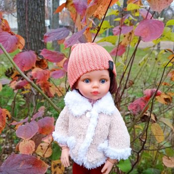 У природы свои резоны: где-то снег небеса роняют, где- то осень желтеет мудро