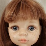Кристи с чёлкой и обаятельными веснушками