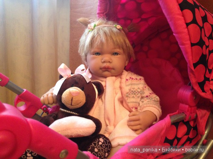 Ланочка! Милый, славный ребенок, мягкая плюшечка! Сразу нашла транспорт для прогулок и мишку для сна!