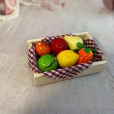 Фрукты-овощи в ящичке.