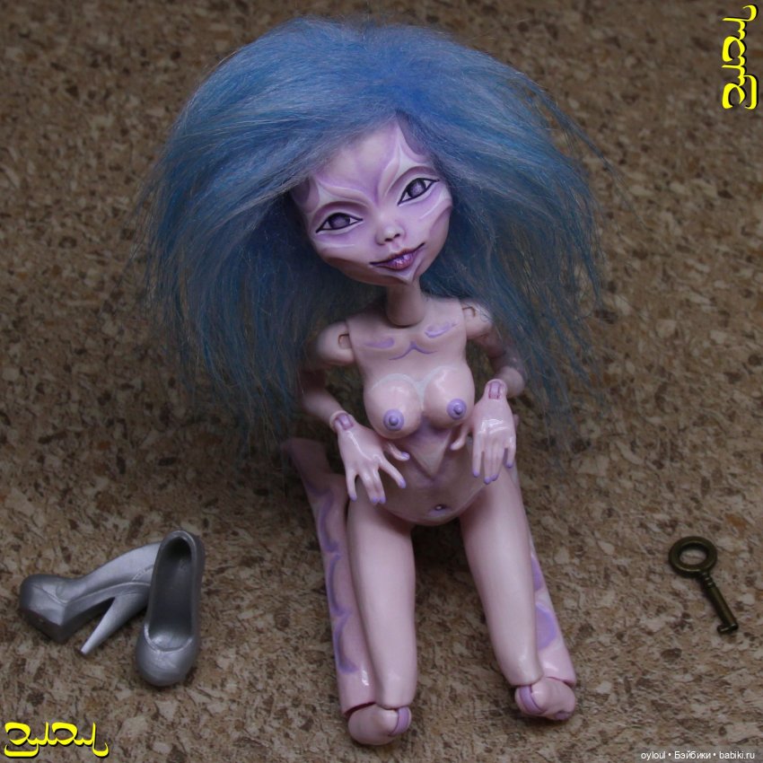 Қызды еркелететін көптеген еркектермен порно Дәретханада мастурбация жасап жатқан адамдардың суреттері