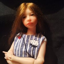 Одеваю Алиску.