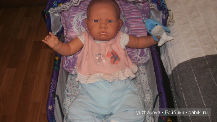 Легли в колясочку и стали прощаться.. Всем пока)