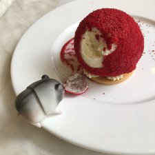 Хома в кафе