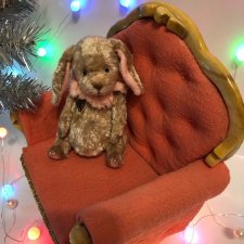 Красивое кресло для кукол.