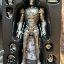 Продам оригинальную фигурку Iron man Mark II Limited version