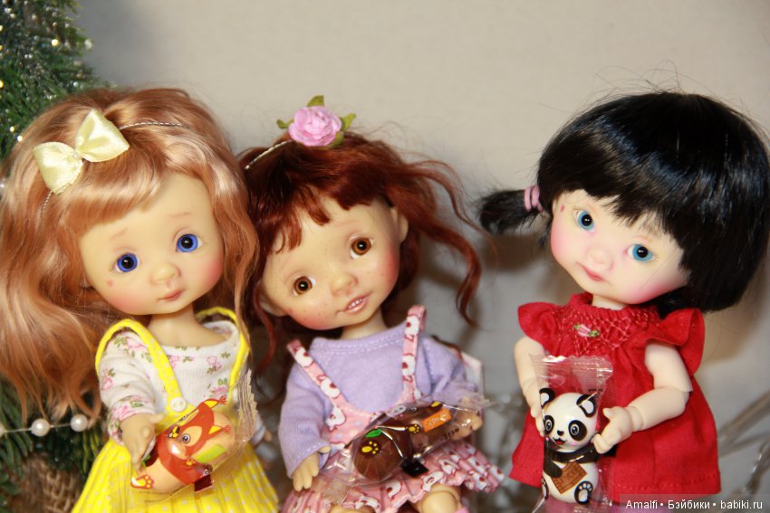 Три маленькие девочки поздравляют с Новым Годом и Рождеством (фото 8)