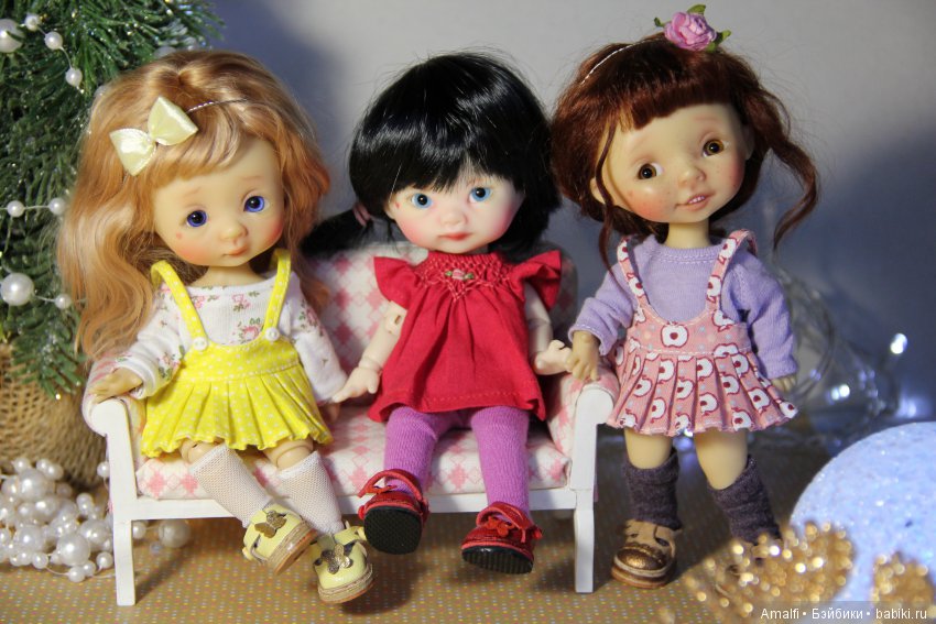 Три маленькие девочки поздравляют с Новым Годом и Рождеством (фото 4)