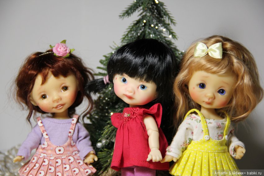 Три маленькие девочки поздравляют с Новым Годом и Рождеством (фото 10)