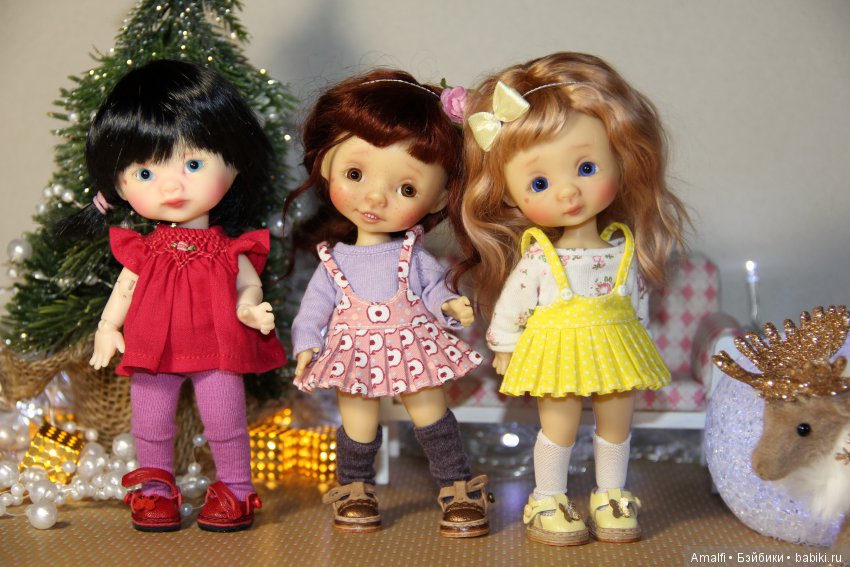 Три маленькие девочки поздравляют с Новым Годом и Рождеством (фото 5)