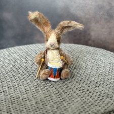 Миниатюрный зайчик Натальи Кравцовой