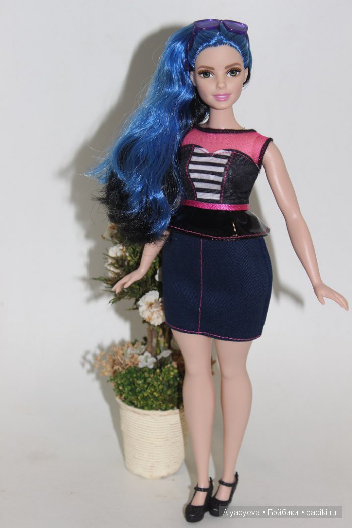 Компания Mattel разработала новый тип тела для Барби ( есть целая линейка пухлых, высоких и низкорослых ), так как идеальные формы известной блондинки, долгое время безжалостно подвергались критике . р.s.: Вот что получилось!) Мне нравится! Barbie Fashionistas "Sweetheart Stripes" 2016 Компания Mattel разработала новый тип тела для Барби ( есть целая линейка пухлых, высоких и низкорослых ), так как идеальные формы известной блондинки, долгое время безжалостно подвергались критике . р.s.: Вот что получилось!) Мне нравится! Barbie Fashionistas "Sweetheart Stripes" 2016