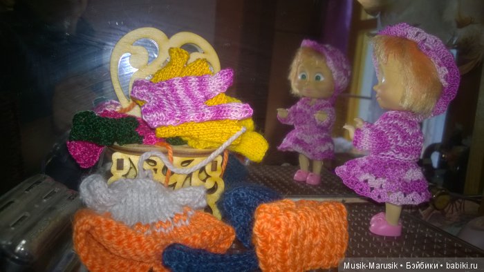 Марьяша перед зеркалом — Куклы Маша и Медведь (Simba): Маша в кармашке (фото 10)