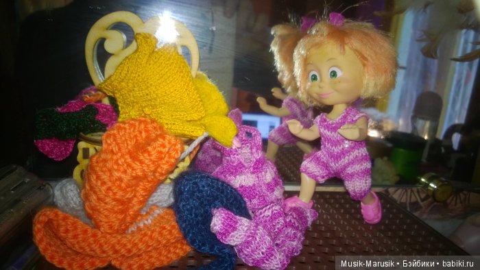 Марьяша перед зеркалом — Куклы Маша и Медведь (Simba): Маша в кармашке (фото 6)