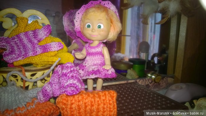 Марьяша перед зеркалом — Куклы Маша и Медведь (Simba): Маша в кармашке (фото 8)