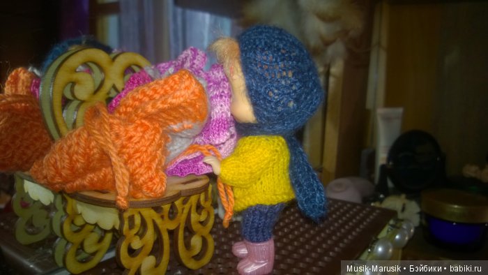 Марьяша перед зеркалом — Куклы Маша и Медведь (Simba): Маша в кармашке (фото 2)