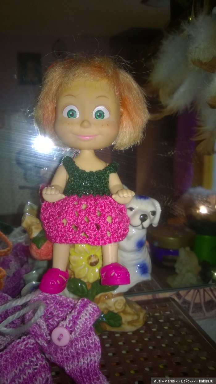 Марьяша перед зеркалом — Куклы Маша и Медведь (Simba): Маша в кармашке (фото 7)