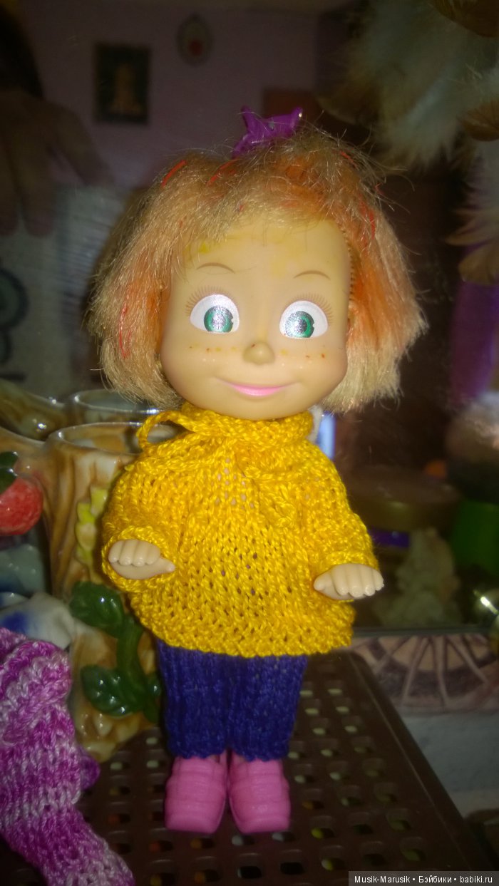 Марьяша перед зеркалом — Куклы Маша и Медведь (Simba): Маша в кармашке (фото 5)