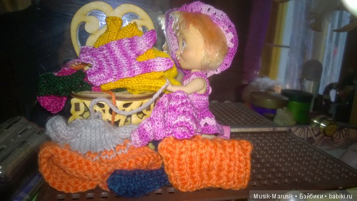 Марьяша перед зеркалом — Куклы Маша и Медведь (Simba): Маша в кармашке (фото 9)