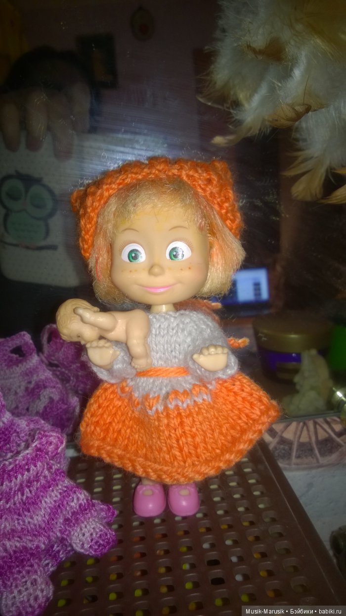 Марьяша перед зеркалом — Куклы Маша и Медведь (Simba): Маша в кармашке (фото 4)