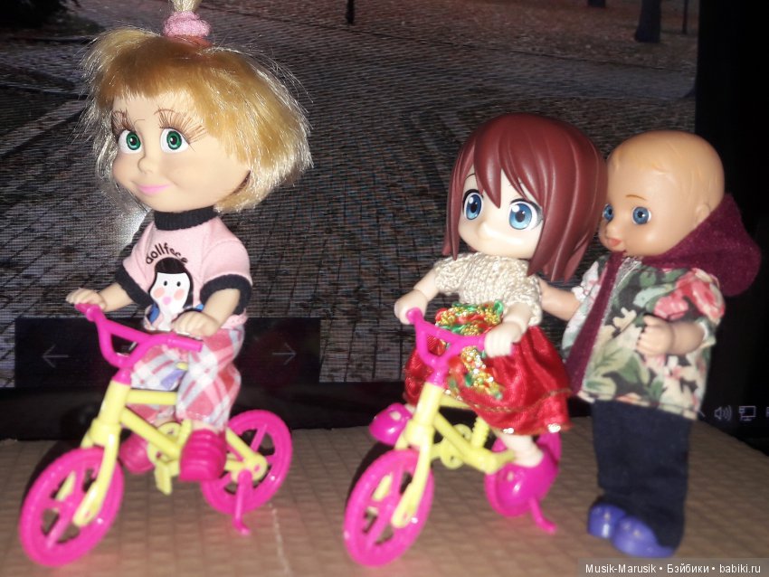 Машкины покатушки — Куклы Маша и Медведь (Simba): Маша в кармашке (фото 4)