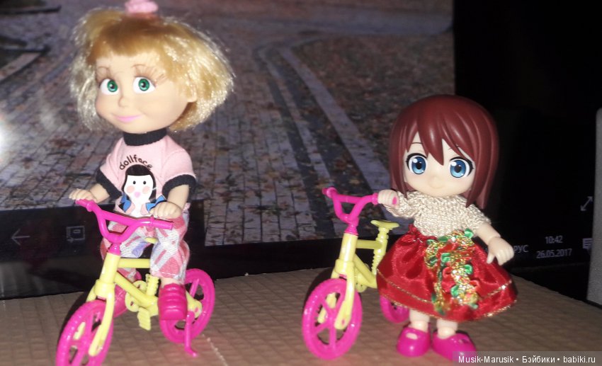 Машкины покатушки — Куклы Маша и Медведь (Simba): Маша в кармашке (фото 2)