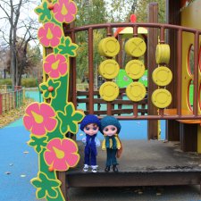 Алеша Варя на прогулке