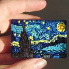 Удивительные вышитые броши Леры Петуниной