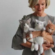 Милые котики: такие вязаные лапки и круглые животики «пощекочут» ваше сердце