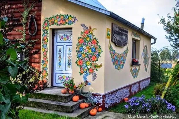 Расписные дома в деревне Залипье (фото 3)